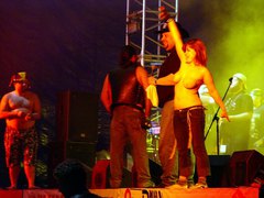 Chubby girl exposing her tits on the scene. Image 2