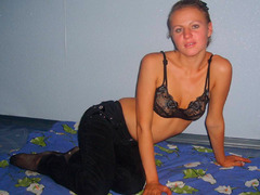 Some guys send vids with their beautyful mother-naked EXGFs to us. Image 1
