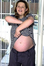 24preggo01.jpg