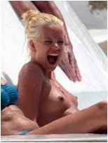 alicia-douvall nude