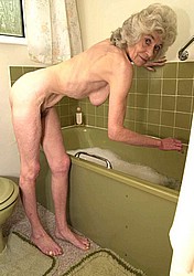 grannyinbath04.jpg