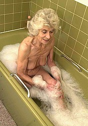 grannyinbath08.jpg