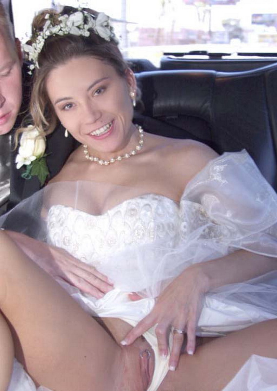 Beautiful Bride Showing Her Pussy In The Back Of The Car 6691