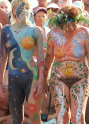 Amateur body painting beach show. Image 5