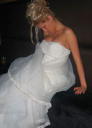 Drunk brides loosing control in these pics Image 1
