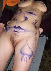 Teen girls like playing lesbo games when drunk Image 2