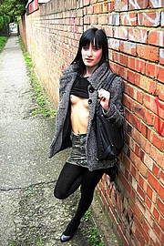 skinn-girl-showing-ass08.jpg
